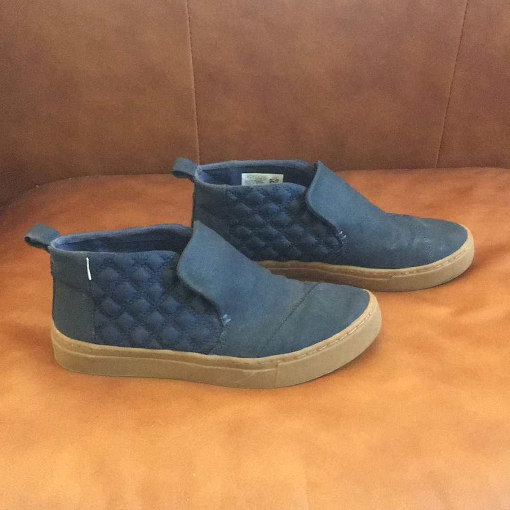 Toms Paxton Water Resistant Slip Ons size 7